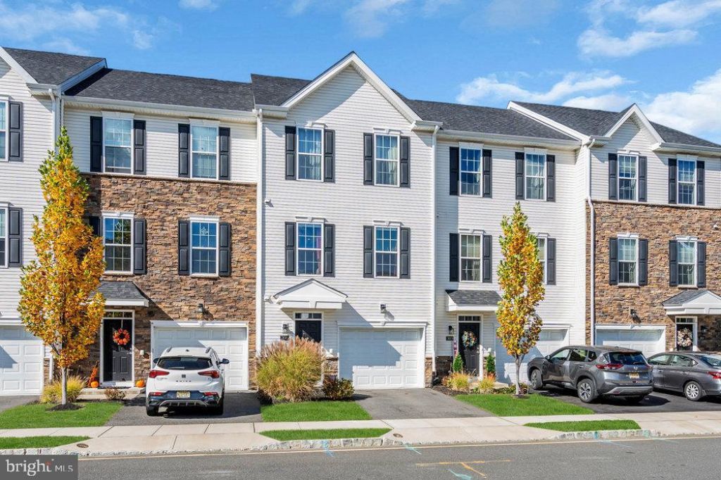 305 Spirit Way, Brick, NJ 08723 Main Photo