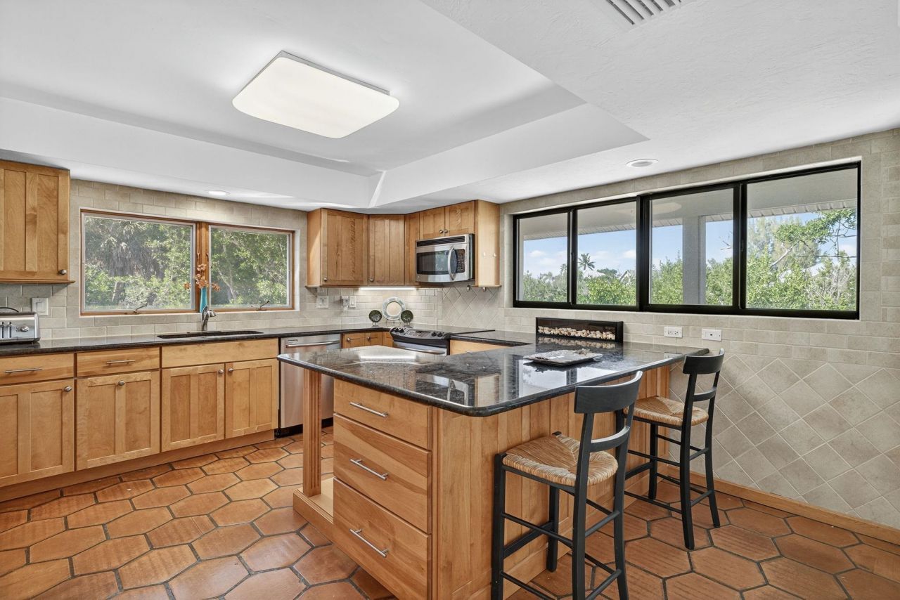 5307 Ladyfinger Lake Rd, Sanibel, FL 33957 Photo