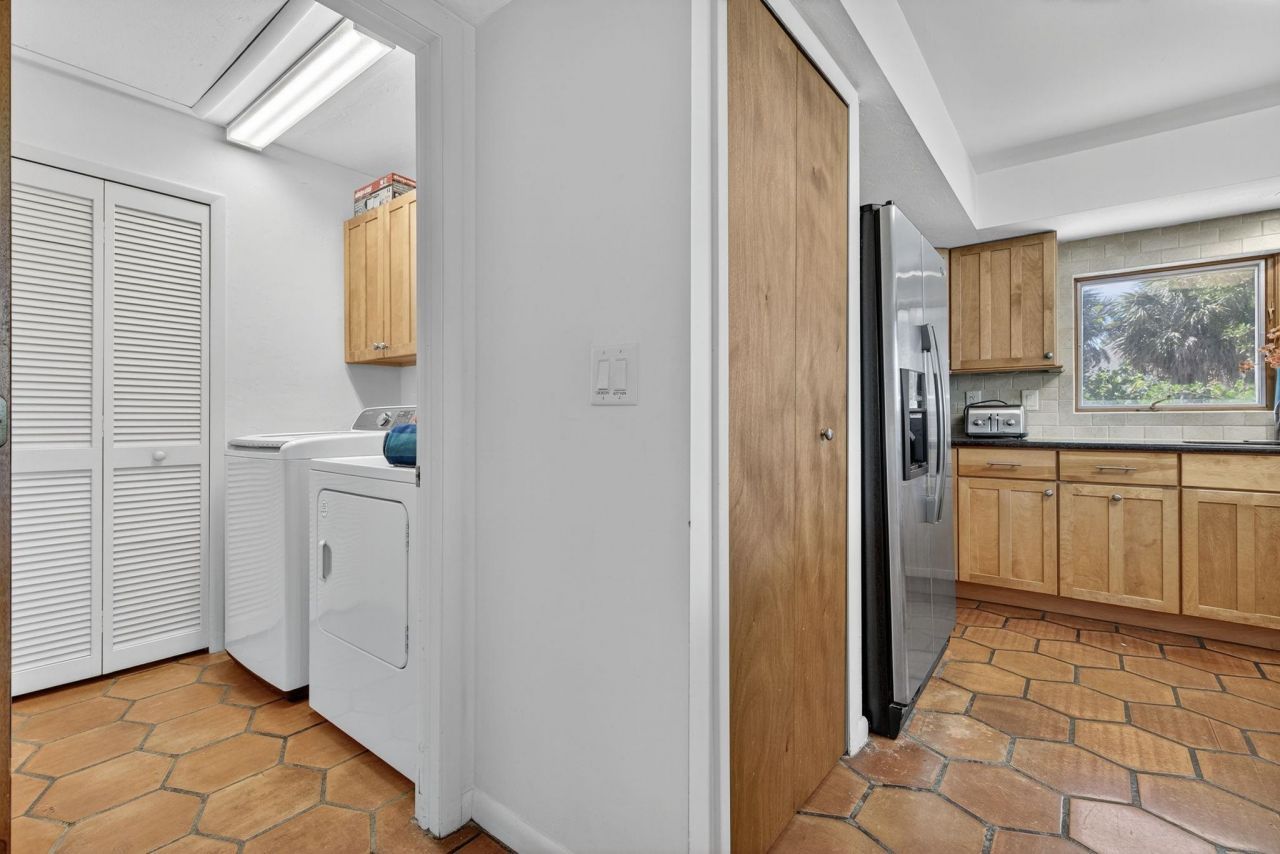 5307 Ladyfinger Lake Rd, Sanibel, FL 33957 Photo