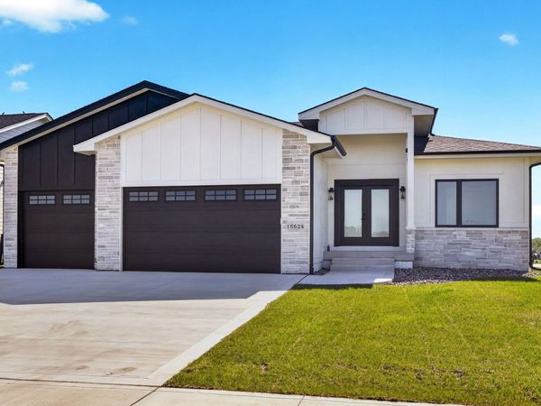 16624 Deerview Drive, Urbandale, IA 50323