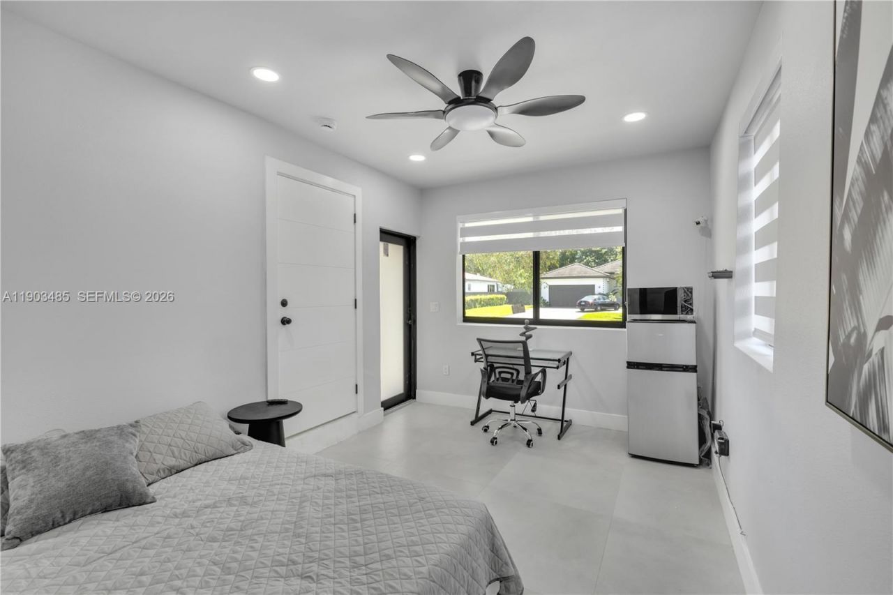 6021 SW 19th St, Miami, FL 33155 Photo