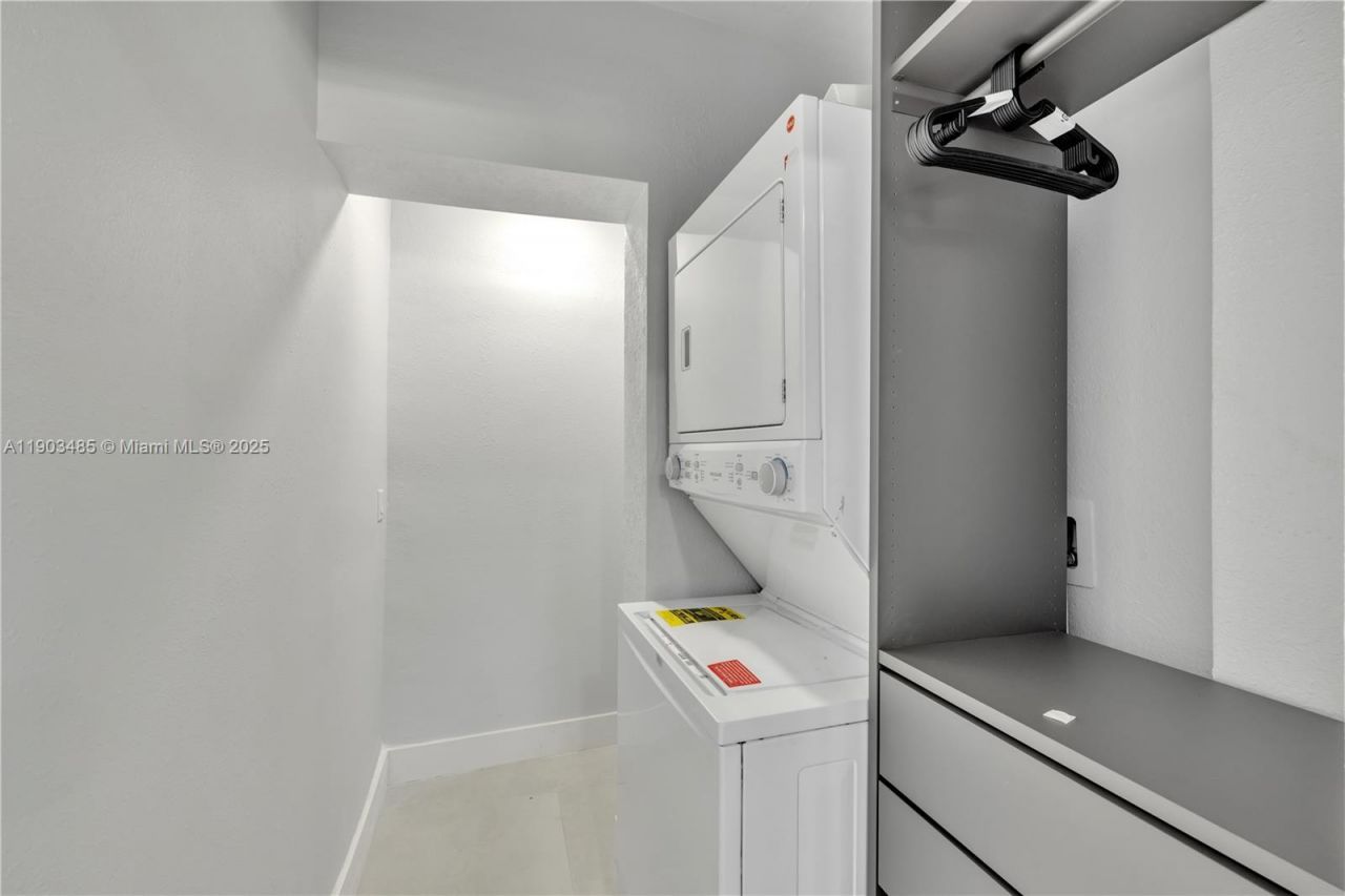 6021 SW 19th St, Miami, FL 33155 Photo