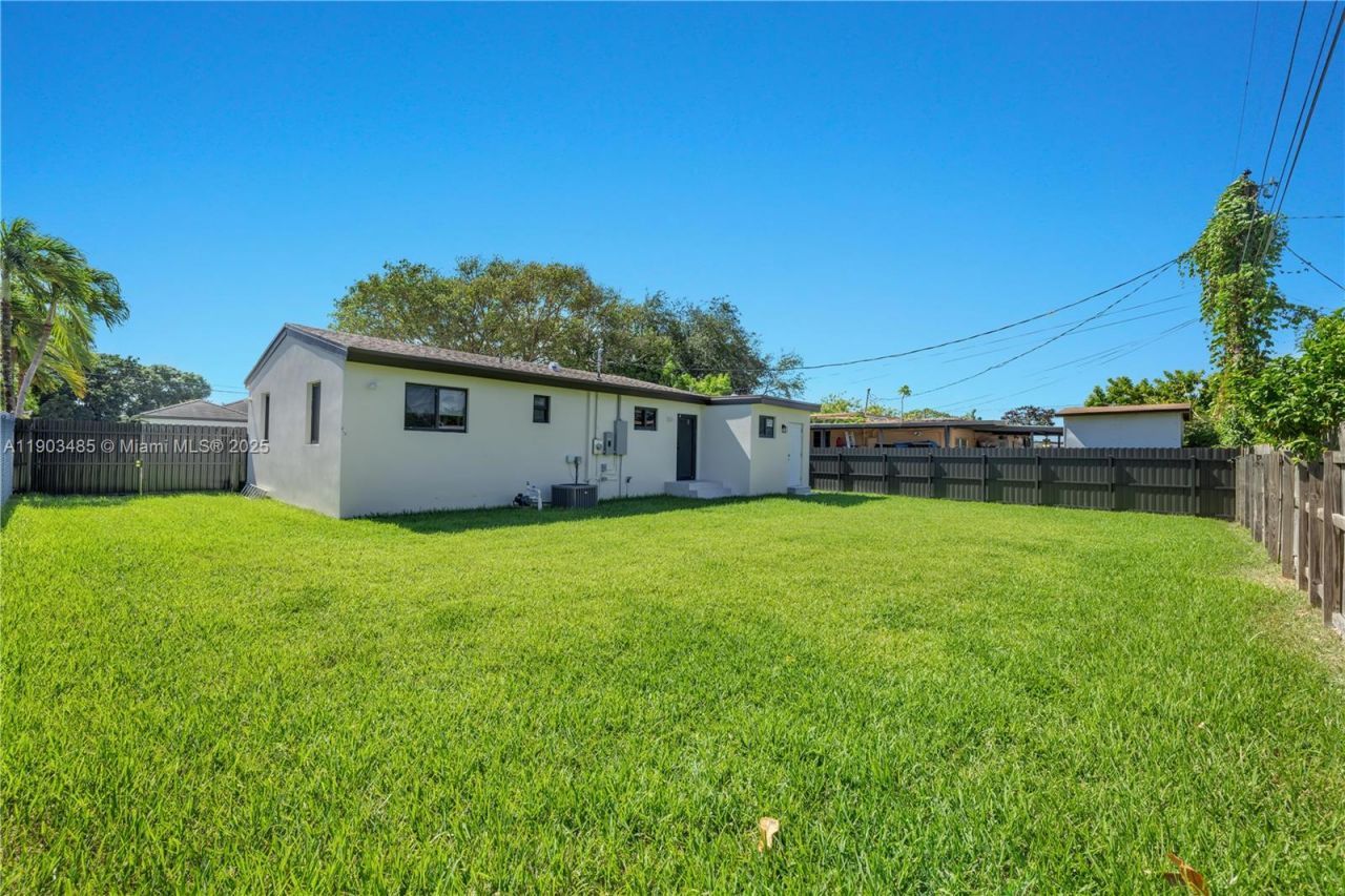 6021 SW 19th St, Miami, FL 33155 Photo