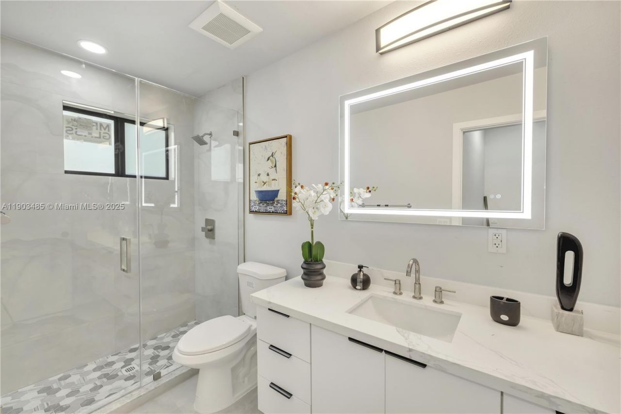 6021 SW 19th St, Miami, FL 33155 Photo