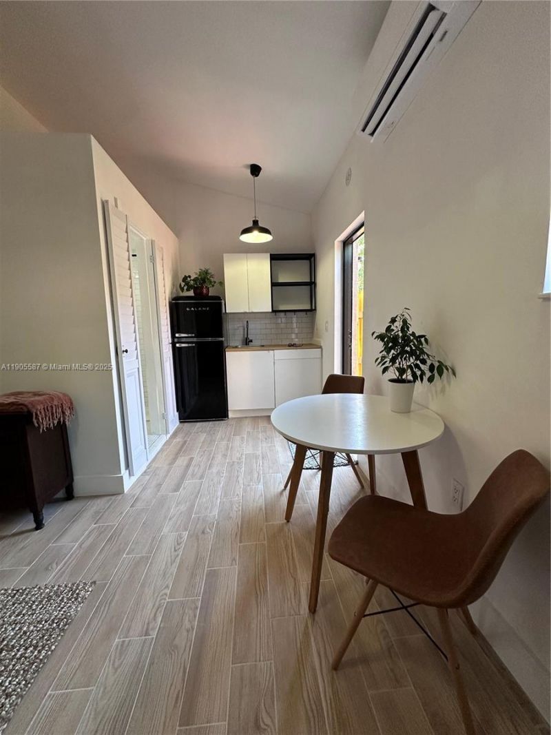 52 NW 68th St, Unit R, Miami, FL 33150 Photo