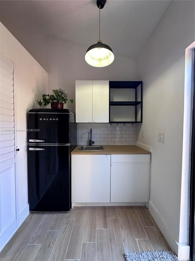52 NW 68th St, Unit R, Miami, FL 33150 Photo