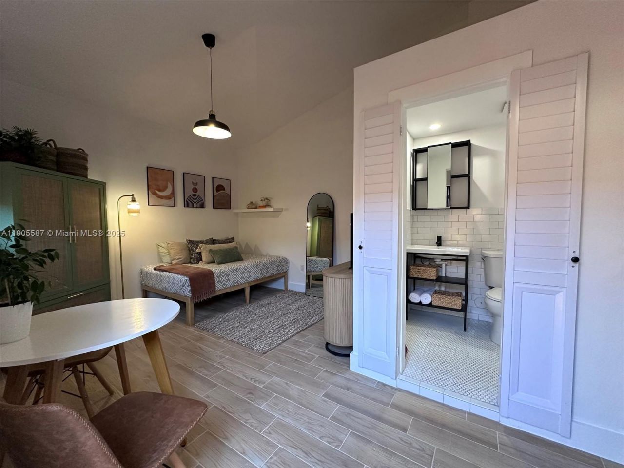 52 NW 68th St, Unit R, Miami, FL 33150 Photo