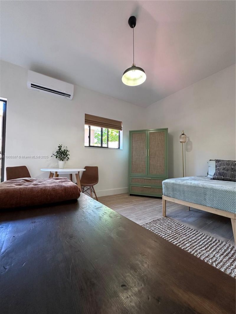 52 NW 68th St, Unit R, Miami, FL 33150 Photo