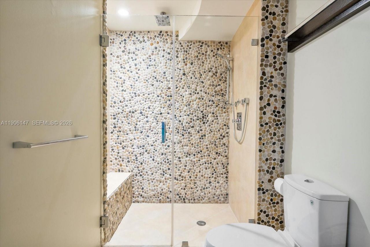 21205 NE 37th Ave, Unit 2204, Aventura, FL 33180 Photo