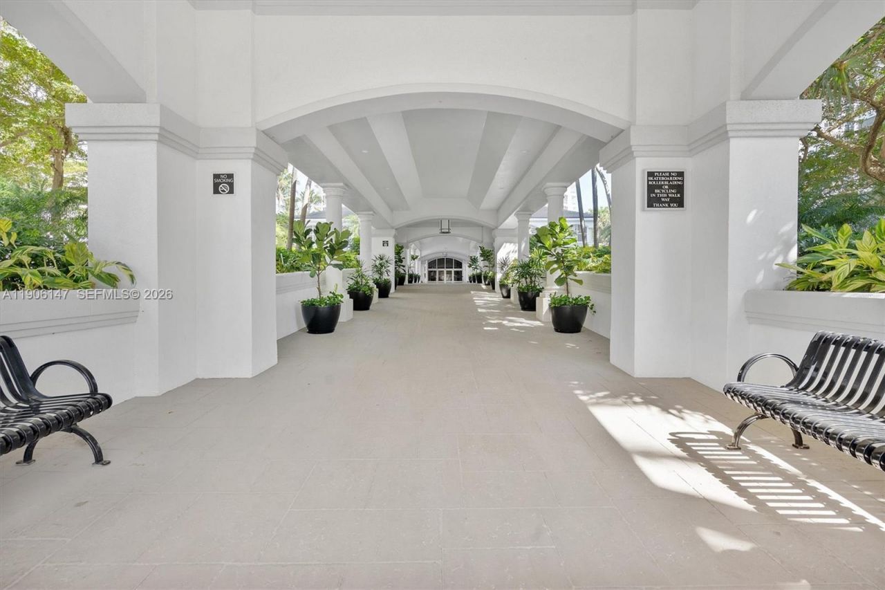 21205 NE 37th Ave, Unit 2204, Aventura, FL 33180 Photo