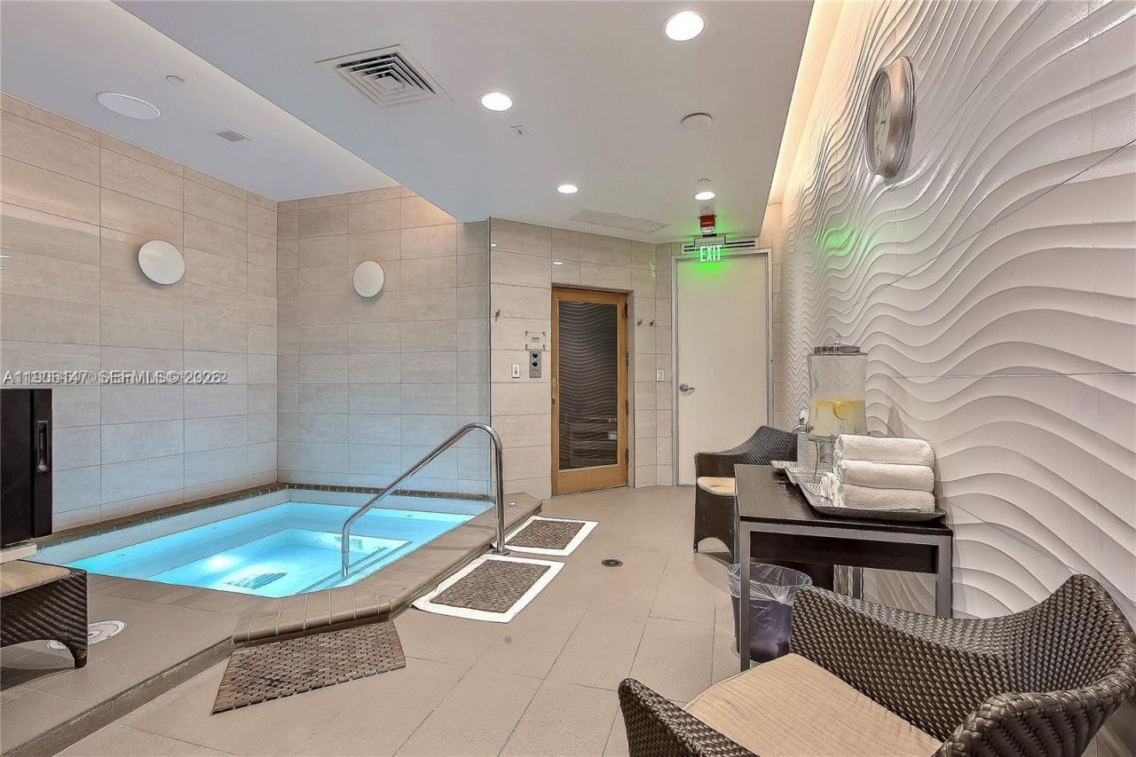 21205 NE 37th Ave, Unit 2204, Aventura, FL 33180 Photo