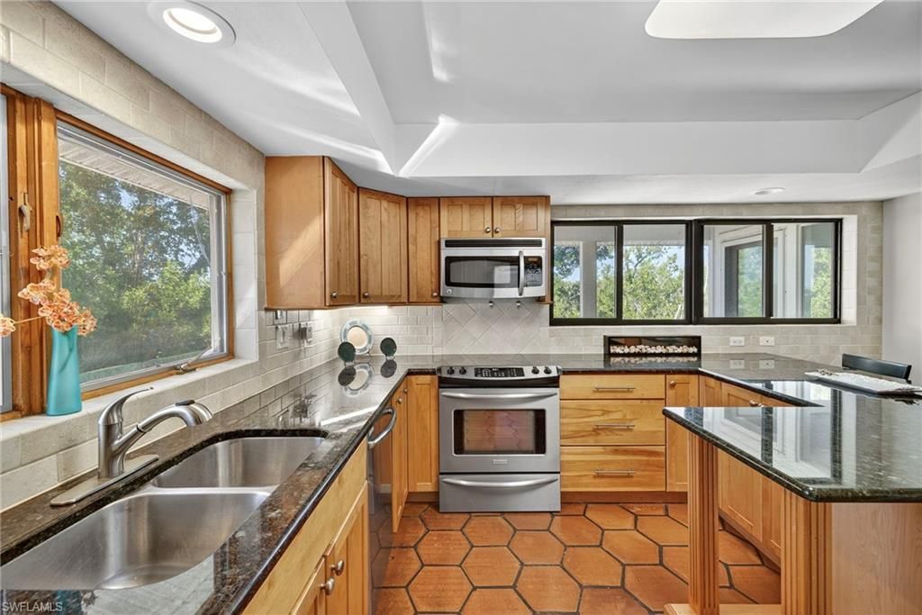 5307 Ladyfinger Lake Rd, Sanibel, FL 33957 Photo