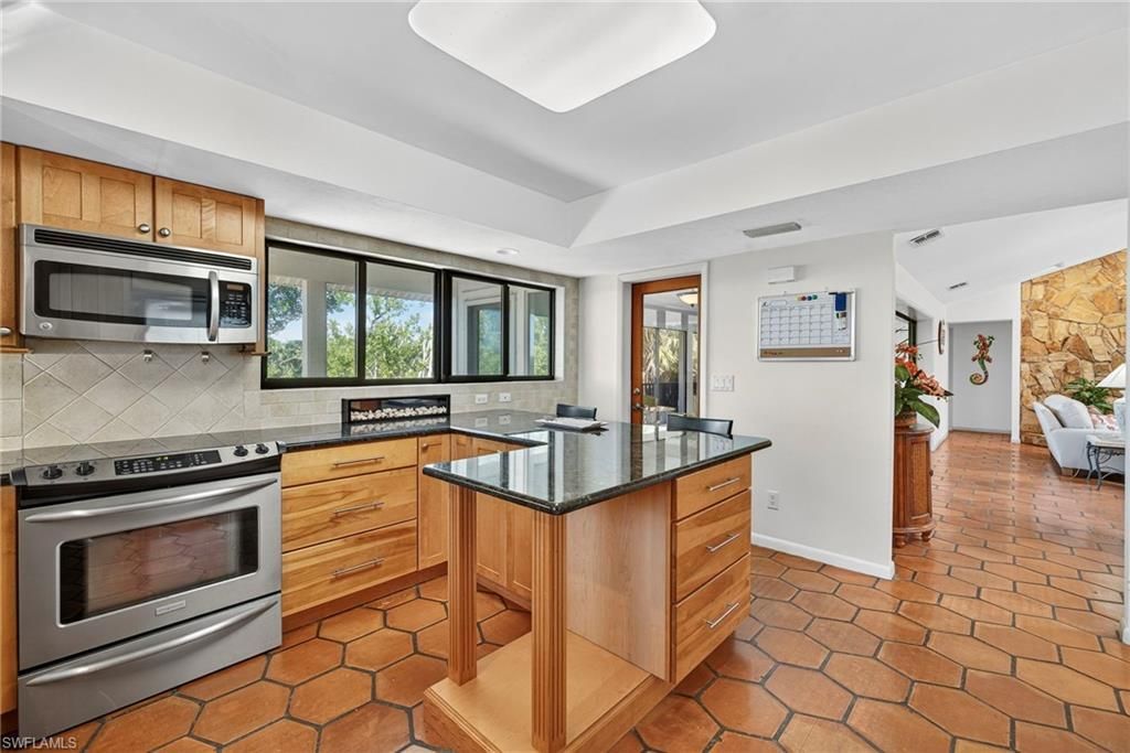 5307 Ladyfinger Lake Rd, Sanibel, FL 33957 Photo