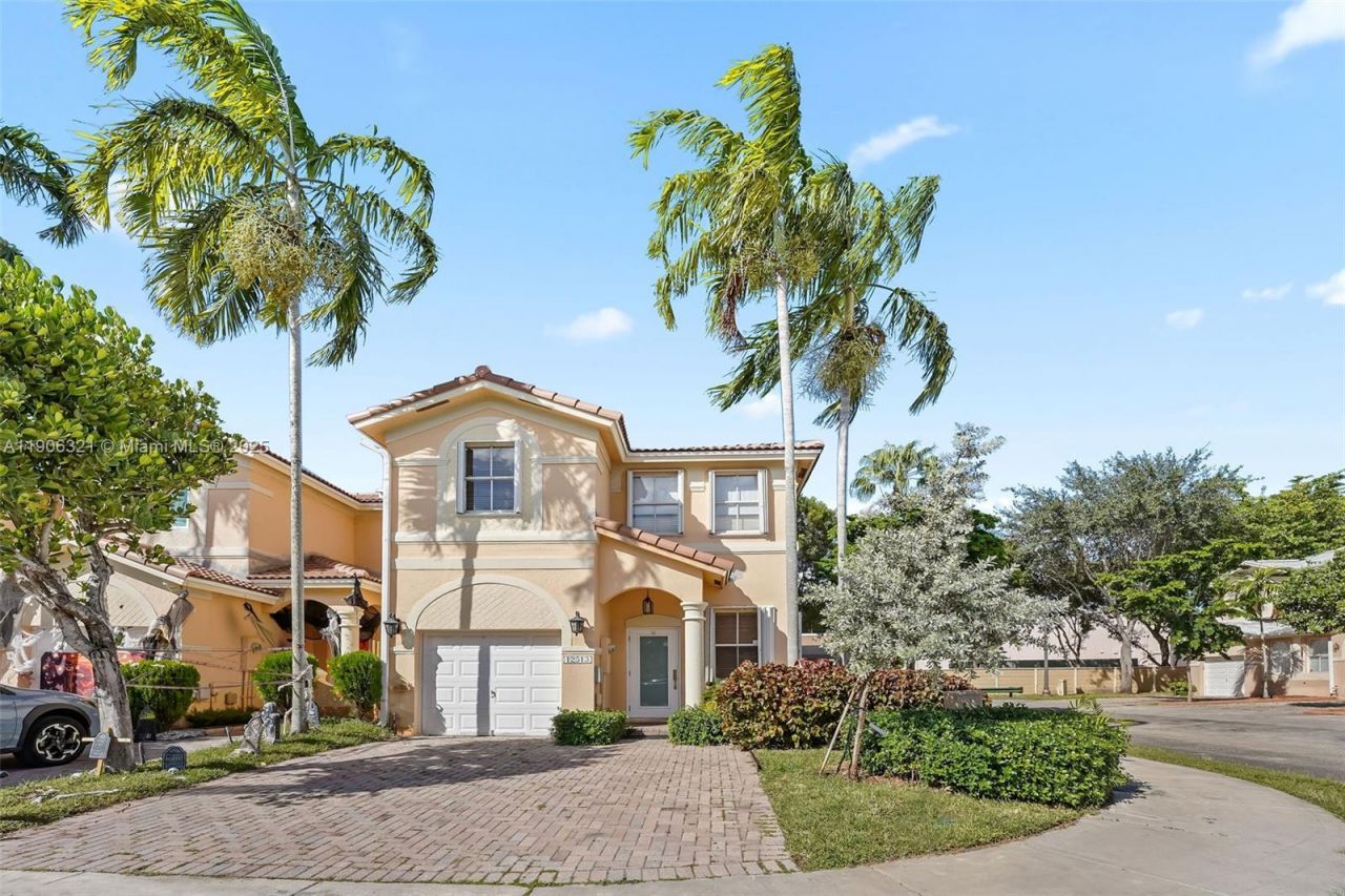 12513 SW 121st Way, Miami, FL 33186 Main Photo