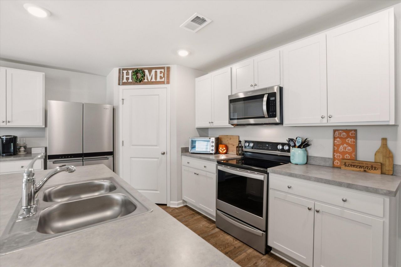 361 Spruce Ivy Street Photo 8