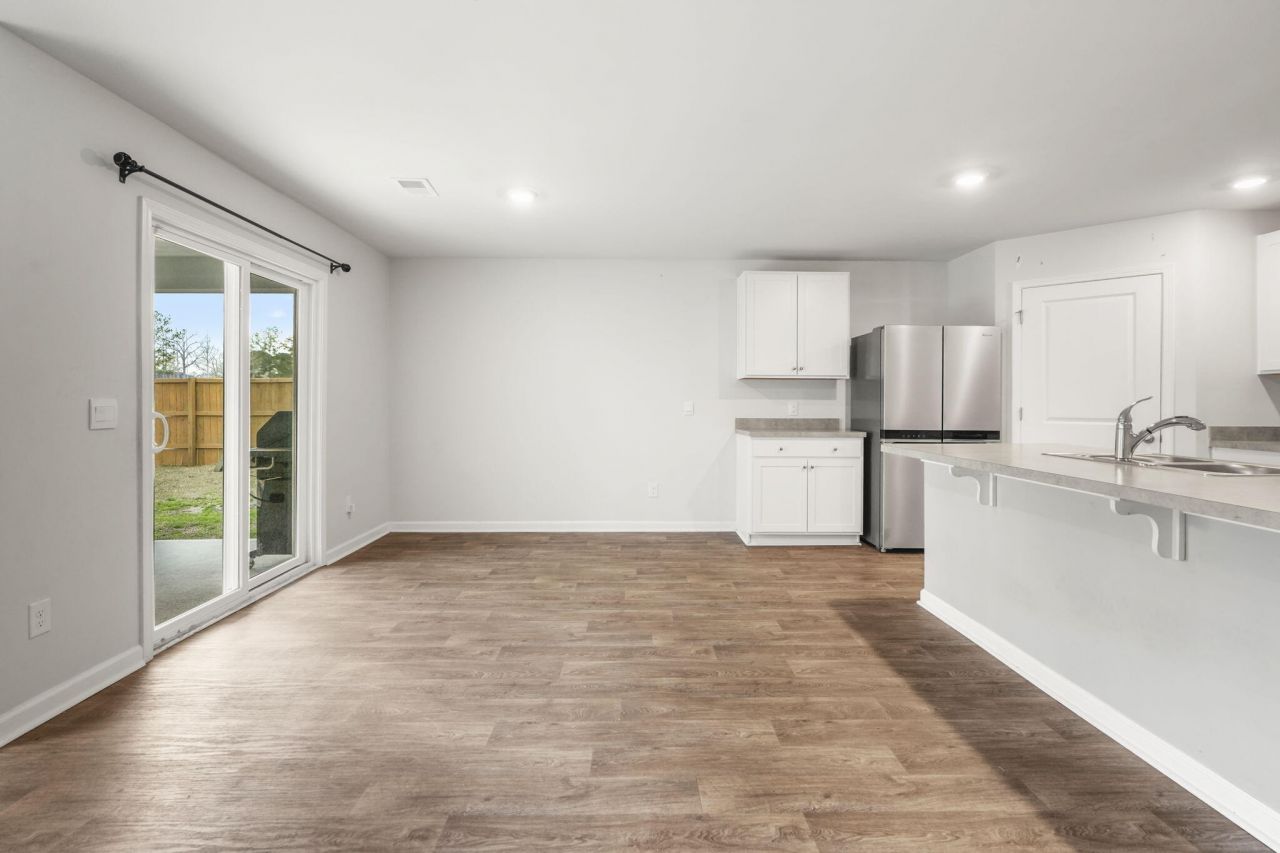 361 Spruce Ivy Street Photo 9