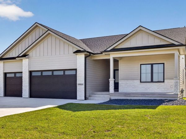 16620 Deerview Drive, Urbandale, IA 50323