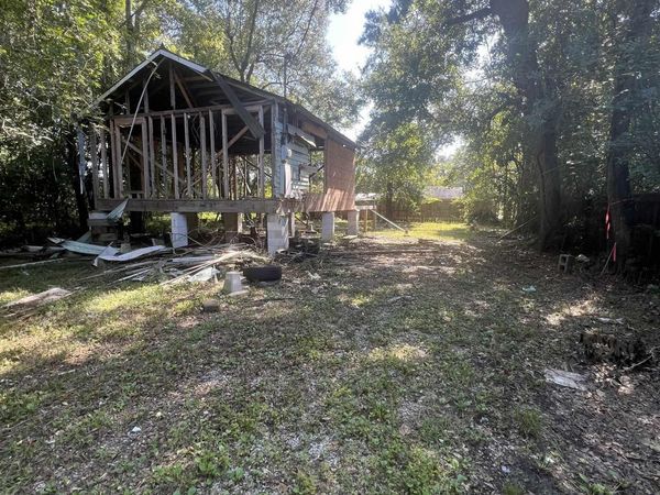 221 W Cypress St, Gonzales, LA 70737