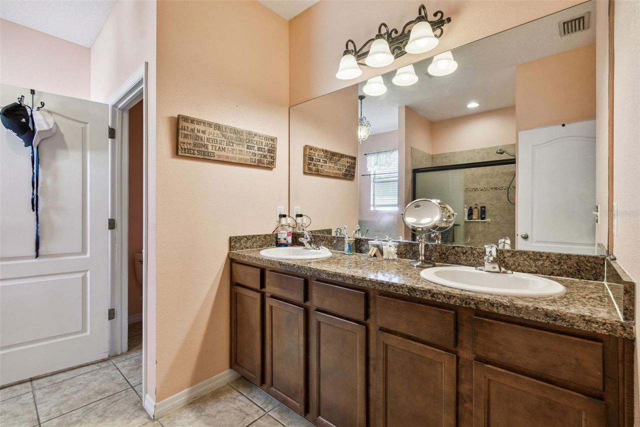 1110 Lauren Manor Loop, Ruskin, FL 33570 Photo