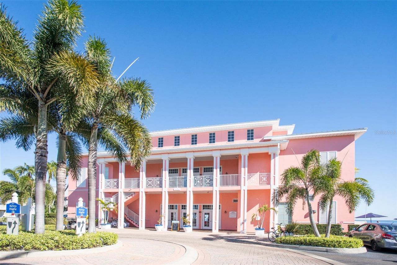 237 Seahorse Drive Se, Unit H, Saint Petersburg, FL 33705 Photo