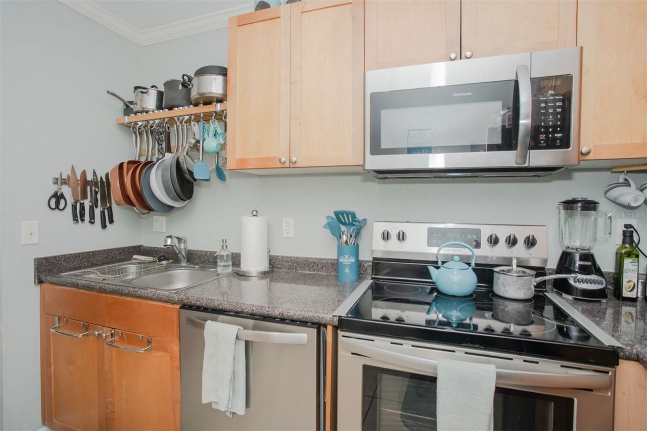 237 Seahorse Drive Se, Unit H, Saint Petersburg, FL 33705 Photo