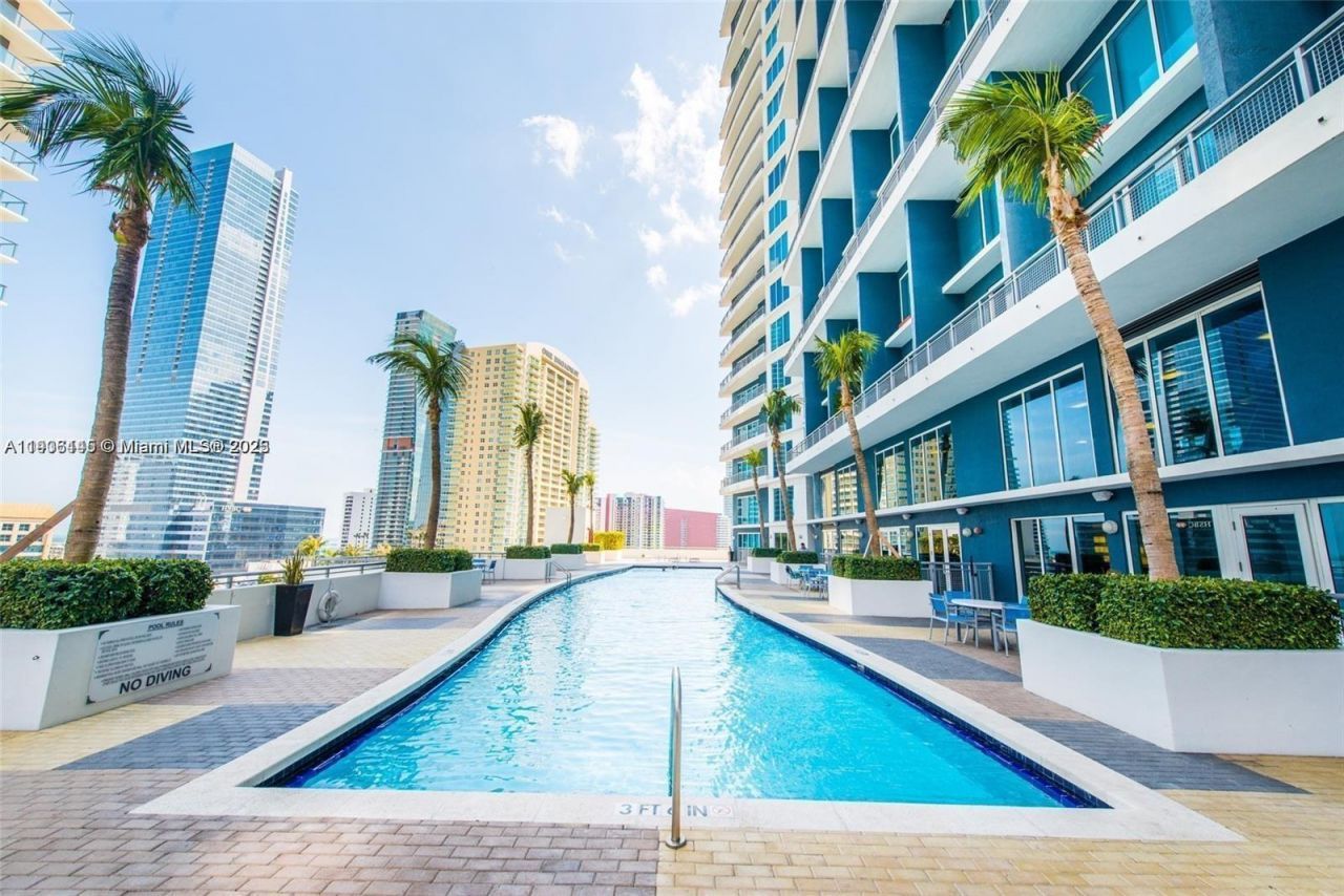 60 SW 13th St, Unit 3606, Miami, FL 33130 Photo