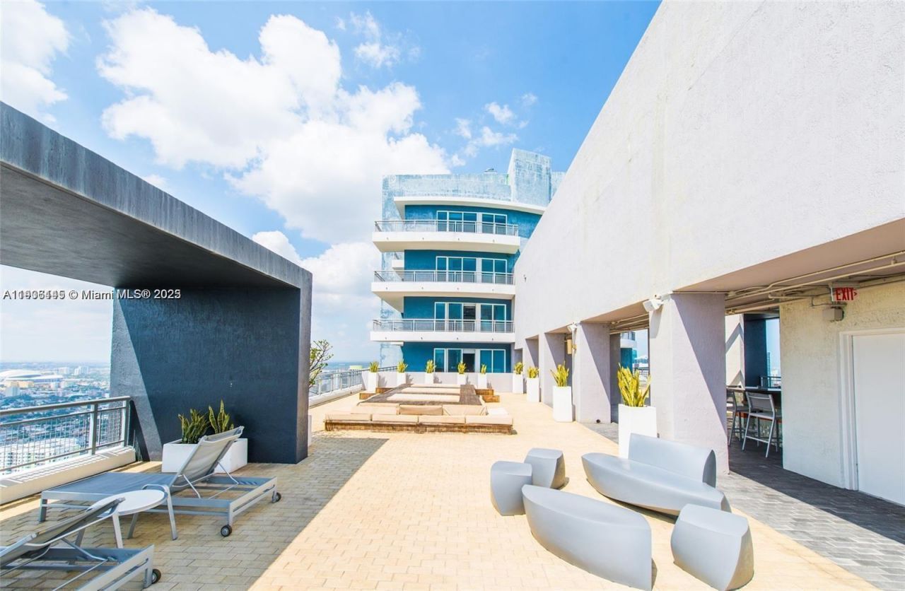 60 SW 13th St, Unit 3606, Miami, FL 33130 Photo