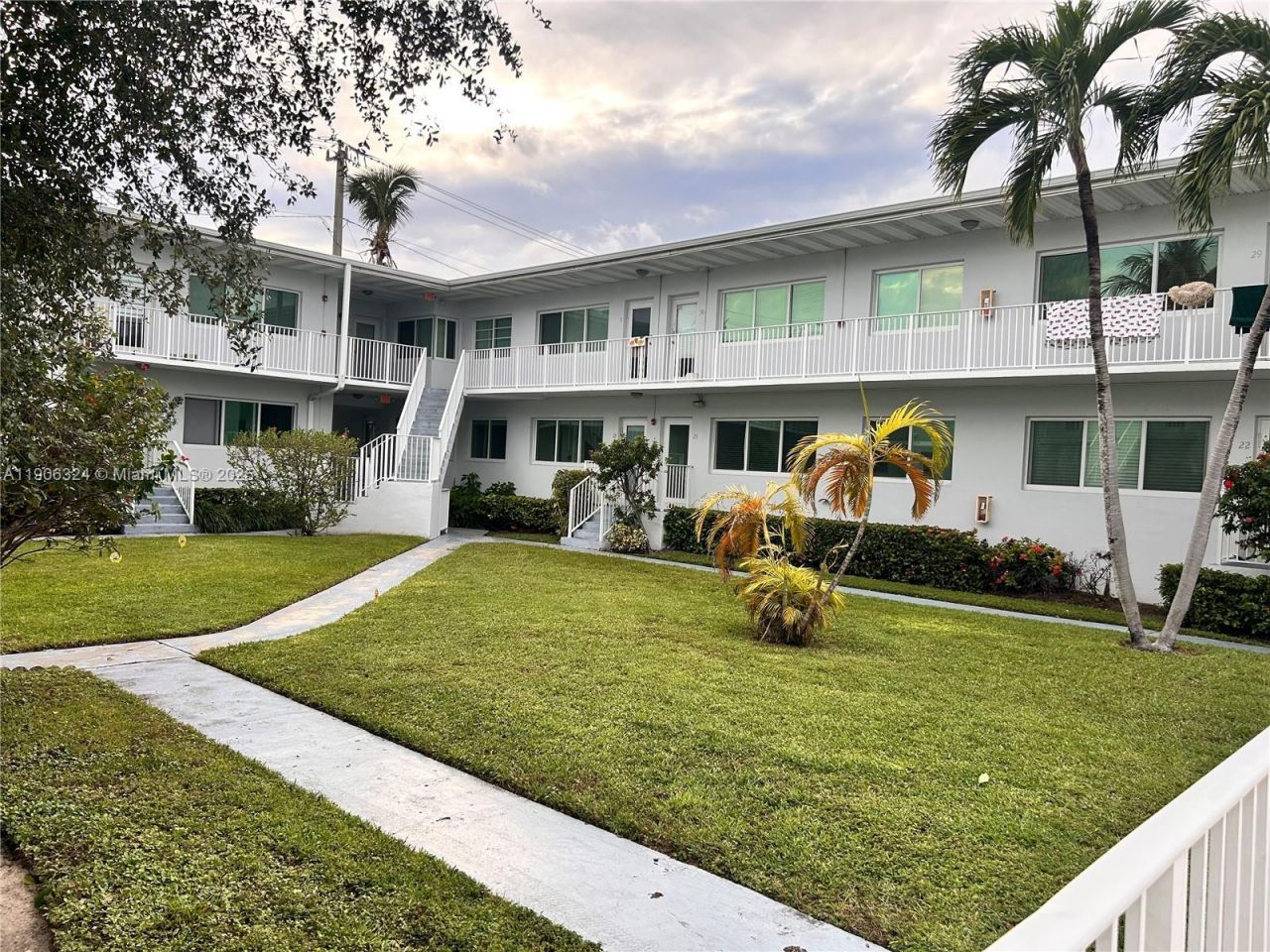 7207 Bay Dr, Unit 24, Miami Beach, FL 33141 Photo