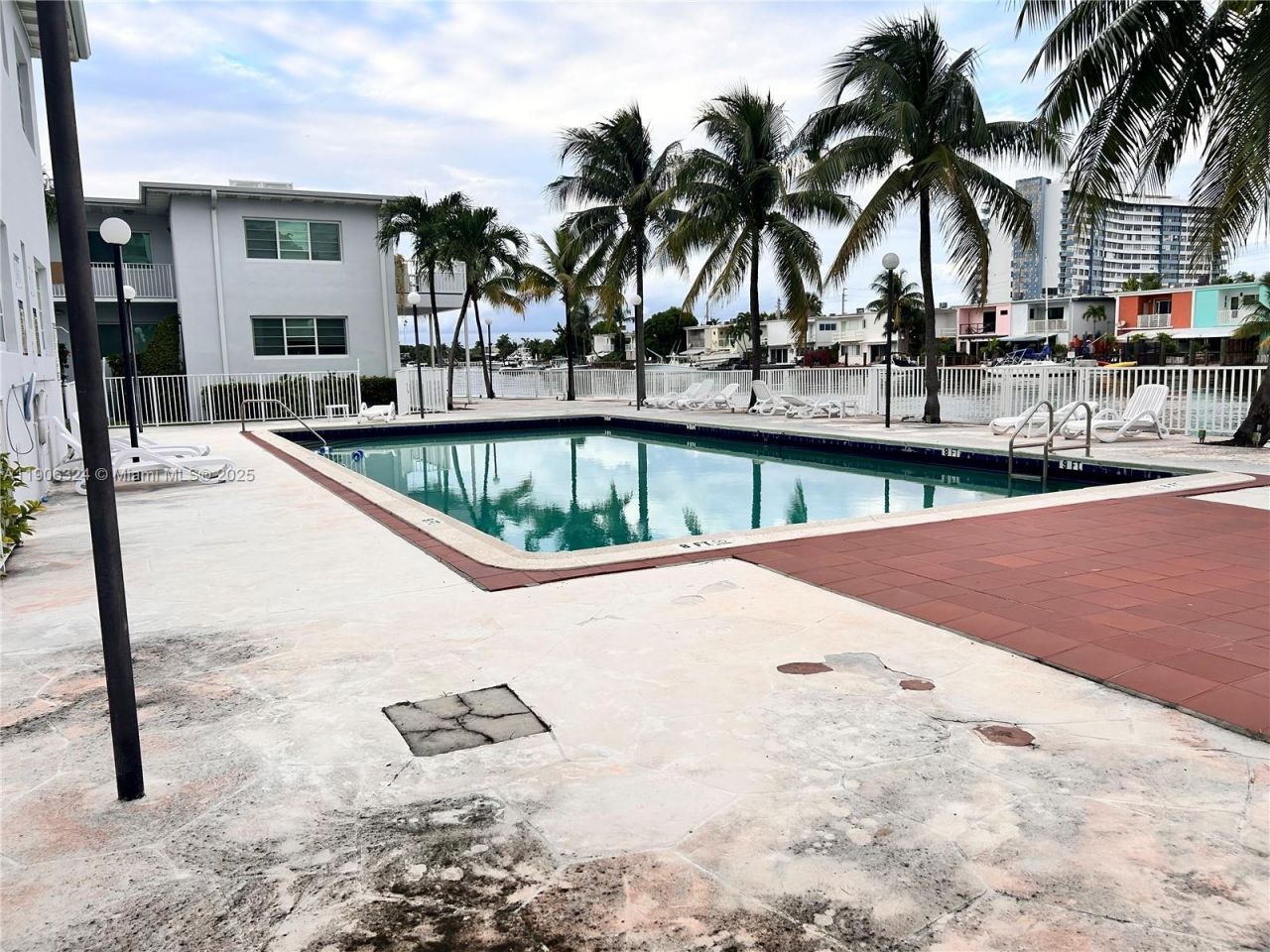 7207 Bay Dr, Unit 24, Miami Beach, FL 33141 Photo