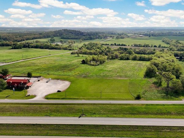 5260 S Scenic Avenue, Bolivar, MO 65613