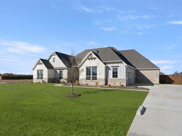 141 Hollingsworth Lane, Oak Leaf, TX 75154