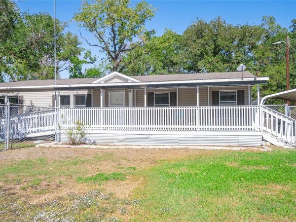 142 Hidden Oaks LOOP, Elgin, TX 78621