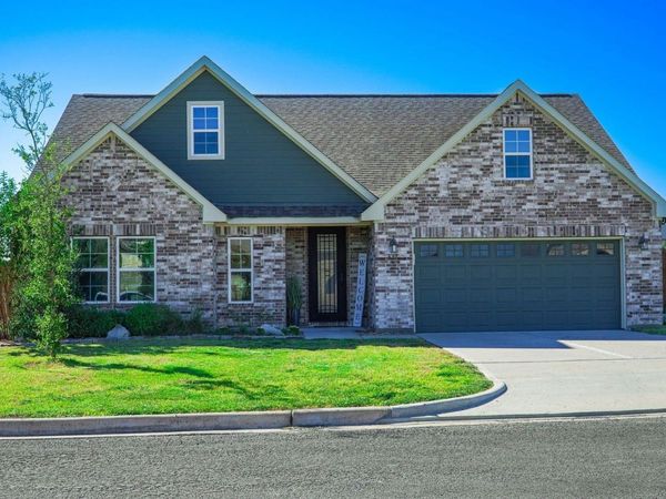 107 Fosters Branch DR, Schulenburg, TX 78956