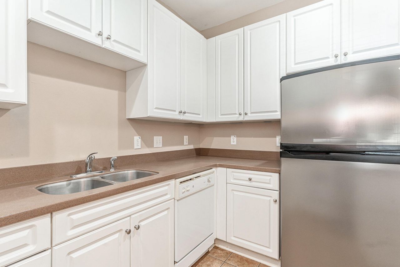 4105 Perrine St. Street Photo 26