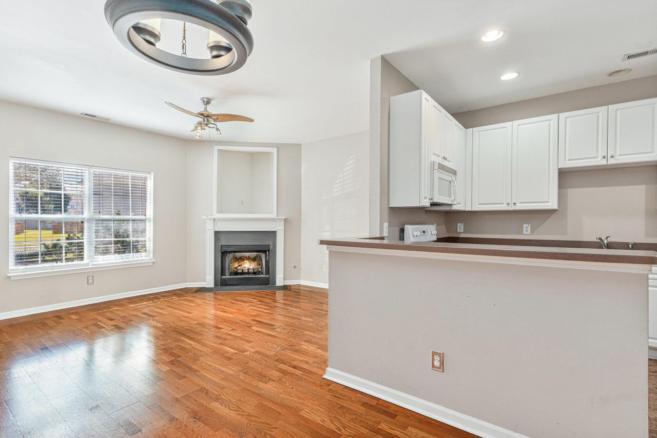 4105 Perrine St. Street Photo 5