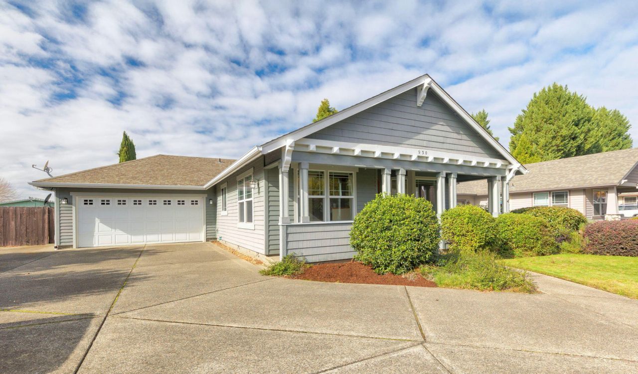 930 Schaefers Lane, Grants Pass, OR 97526 Main Photo