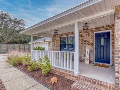 1747 New Hope Rd Gulf Breeze, FL 32563