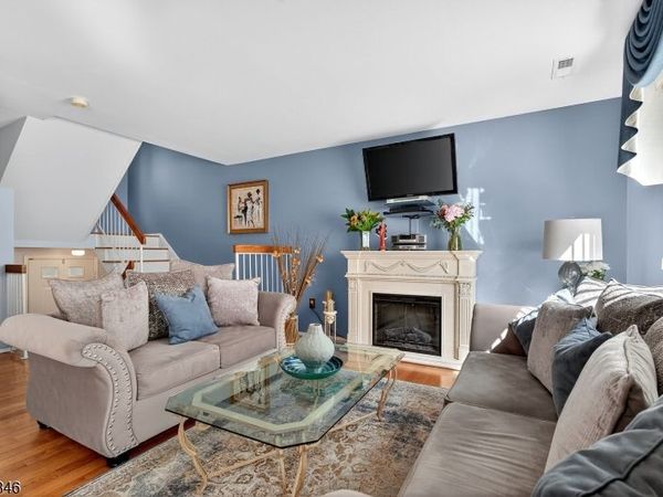 905 Madaline Dr, Woodbridge, NJ 07001