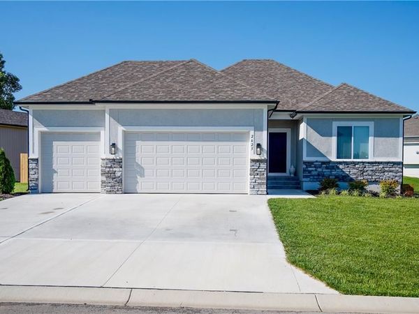 2625 SW Summer Creek Place, Blue Springs, MO 64015