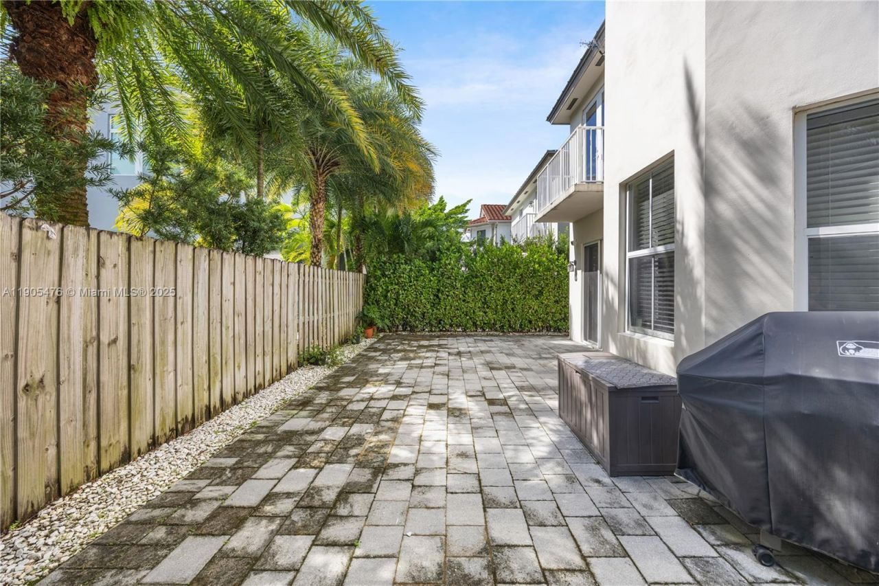 10470 NW 69th Ter, Doral, FL 33178 Photo