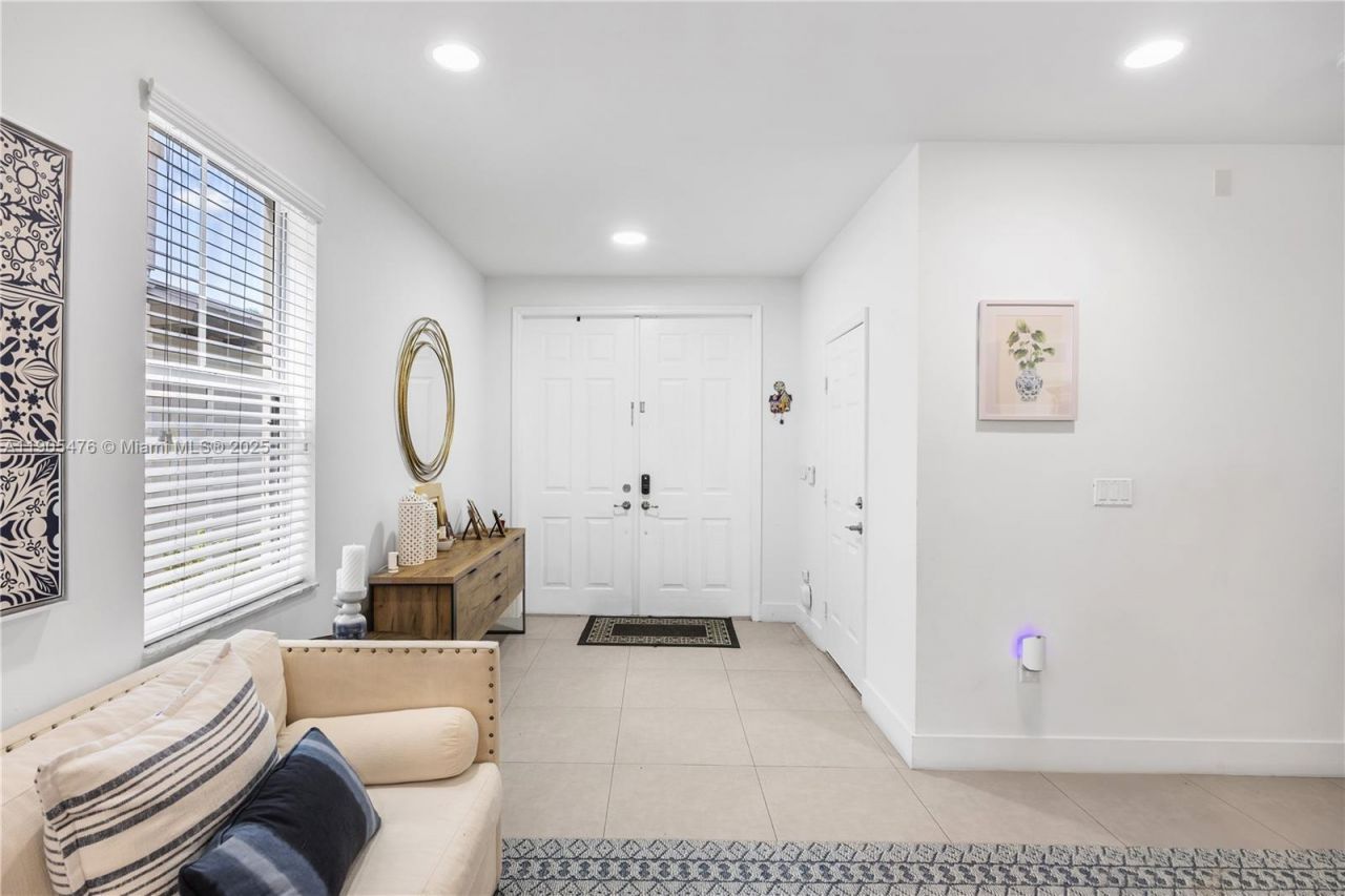 10470 NW 69th Ter, Doral, FL 33178 Photo