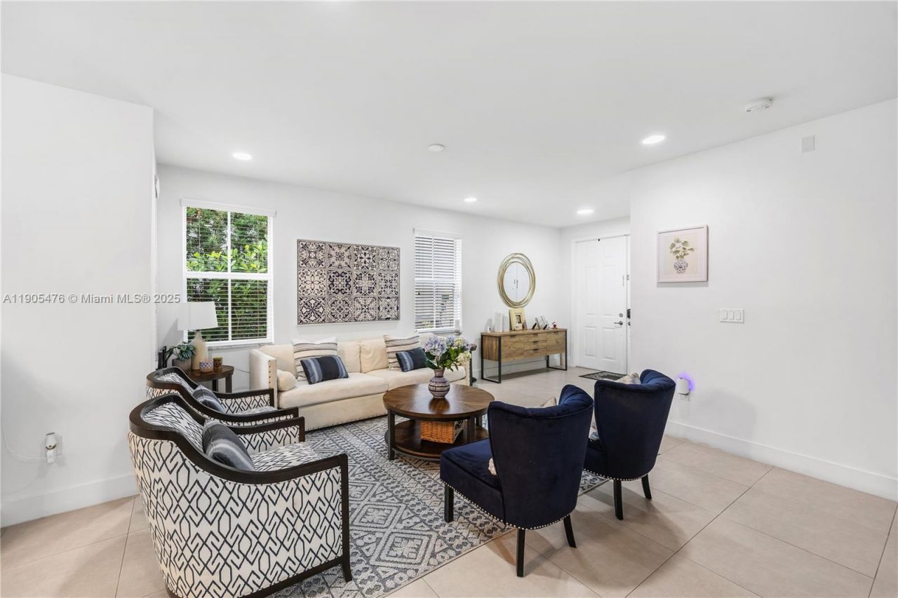 10470 NW 69th Ter, Doral, FL 33178 Photo