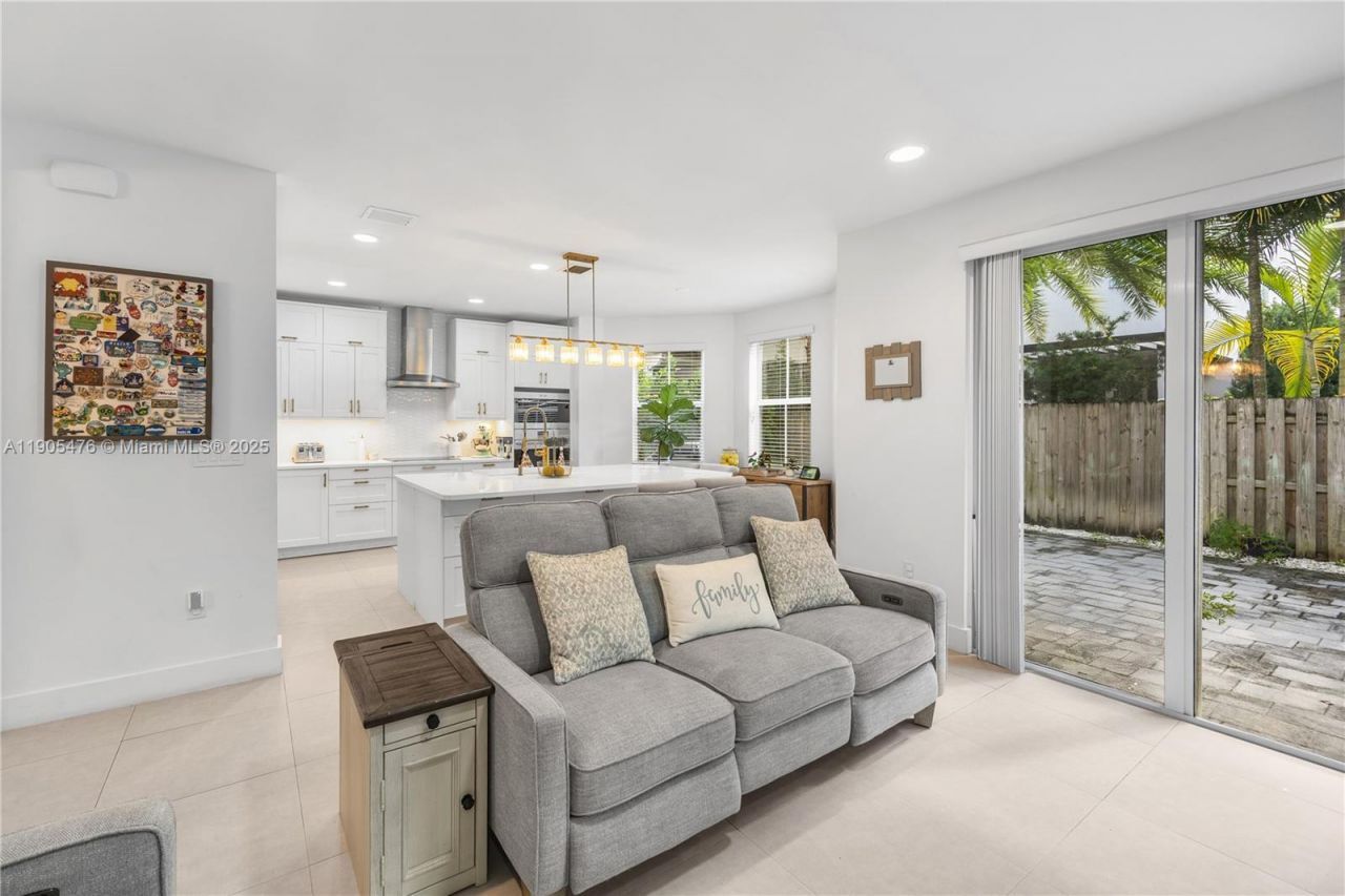 10470 NW 69th Ter, Doral, FL 33178 Photo