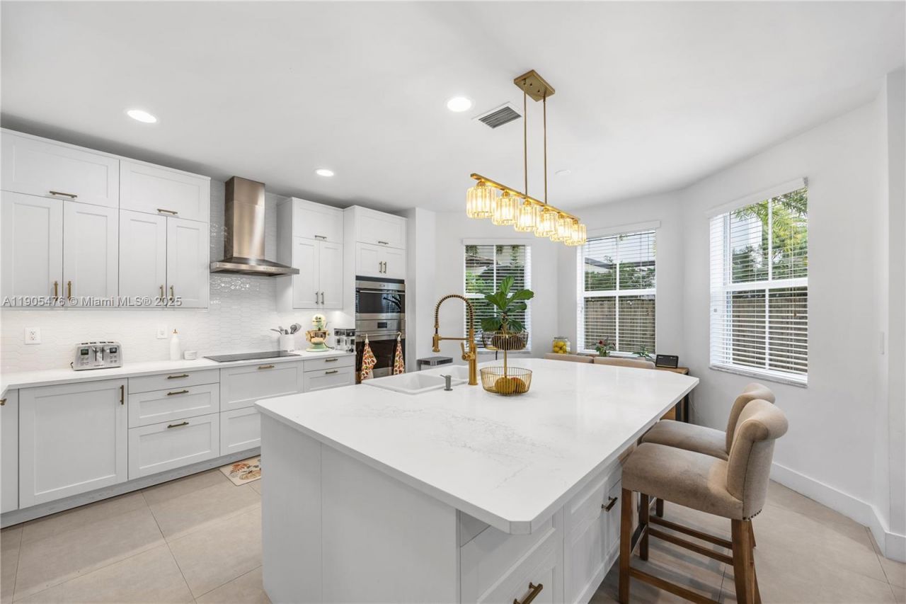 10470 NW 69th Ter, Doral, FL 33178 Photo