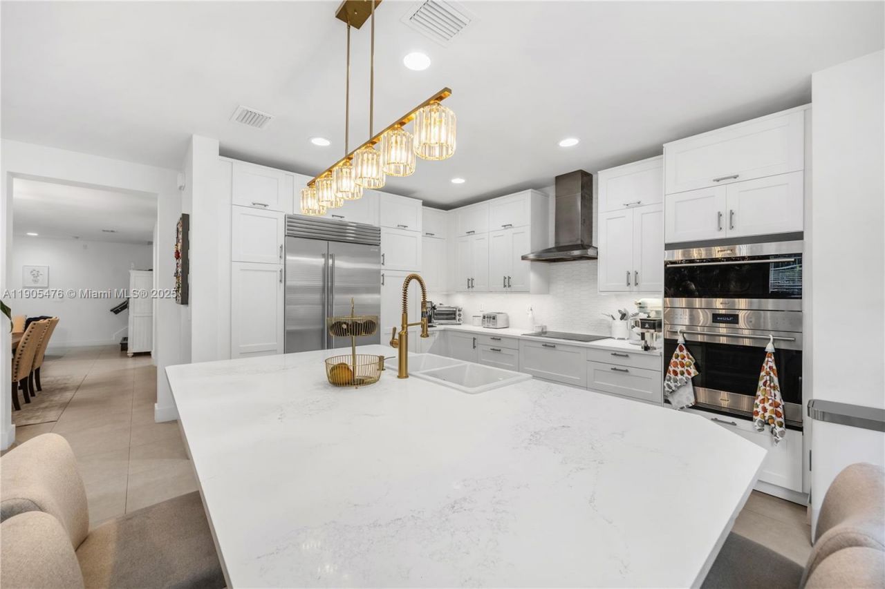 10470 NW 69th Ter, Doral, FL 33178 Photo