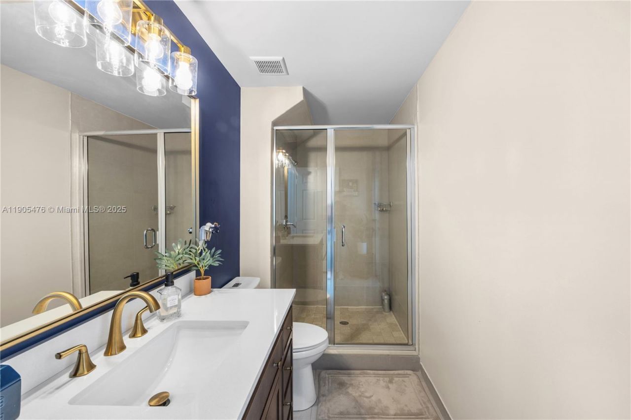 10470 NW 69th Ter, Doral, FL 33178 Photo