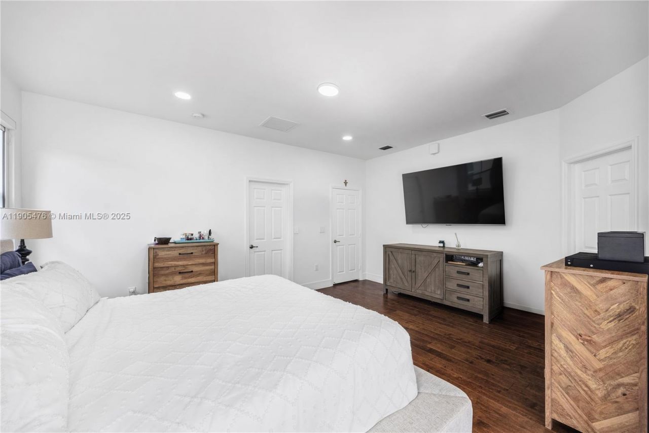 10470 NW 69th Ter, Doral, FL 33178 Photo