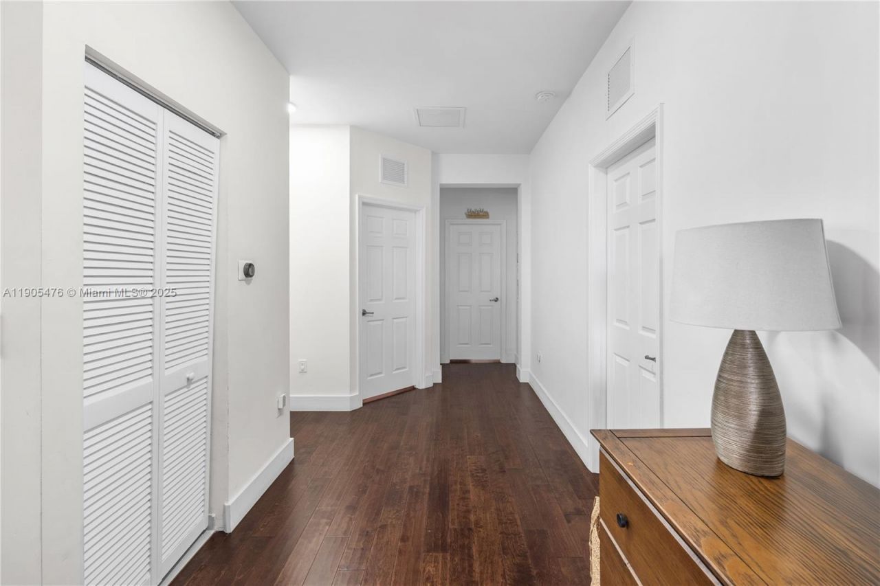 10470 NW 69th Ter, Doral, FL 33178 Photo