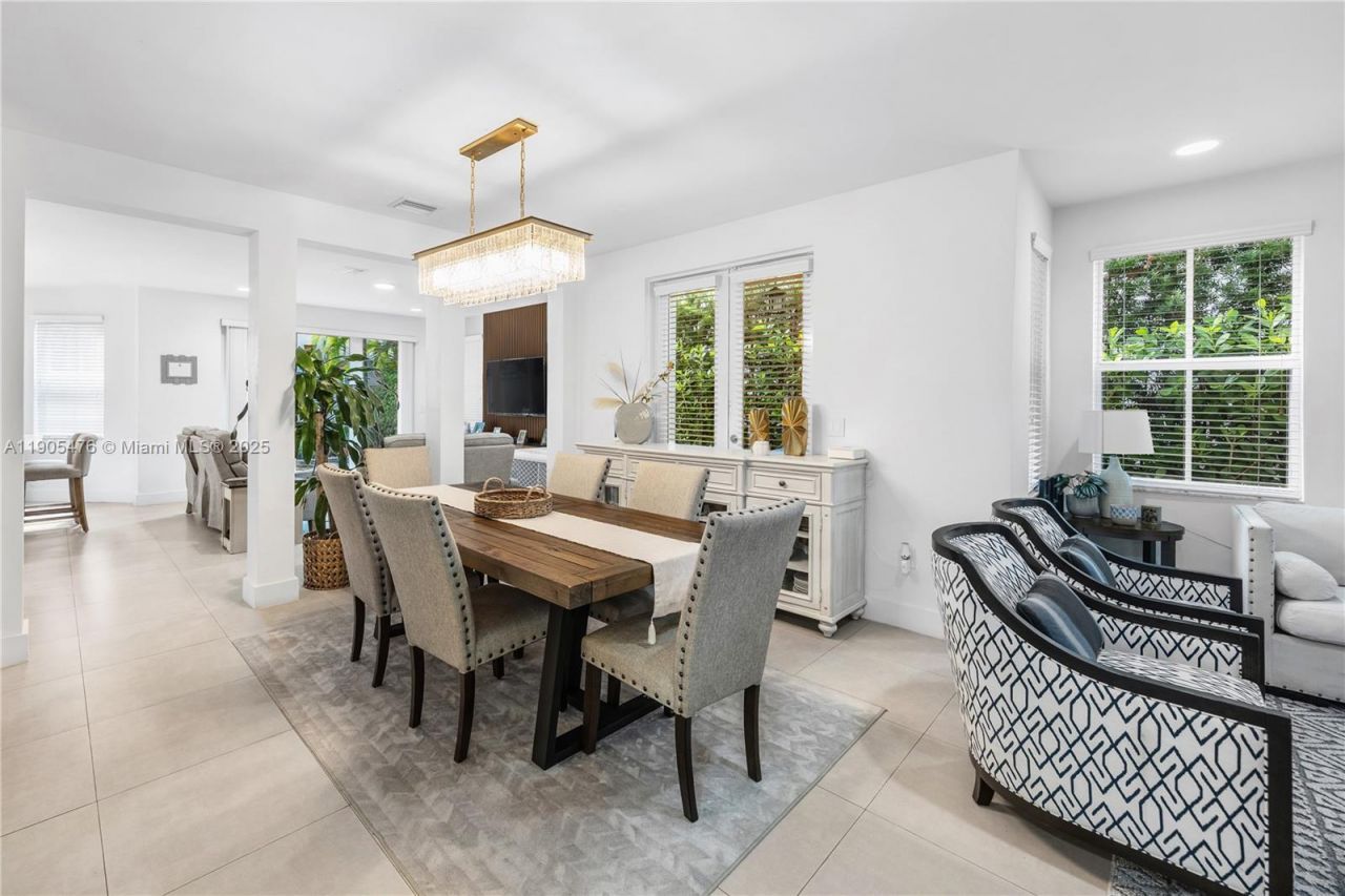 10470 NW 69th Ter, Doral, FL 33178 Photo