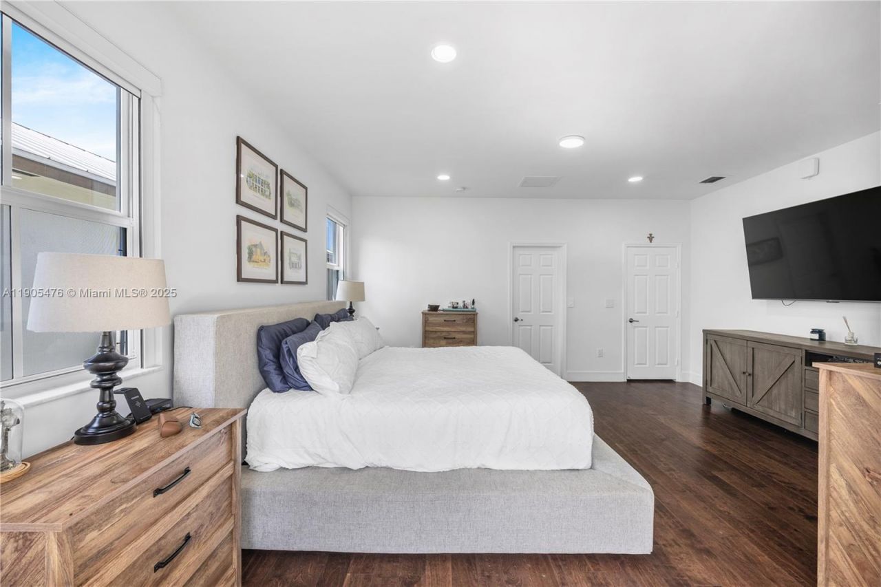 10470 NW 69th Ter, Doral, FL 33178 Photo